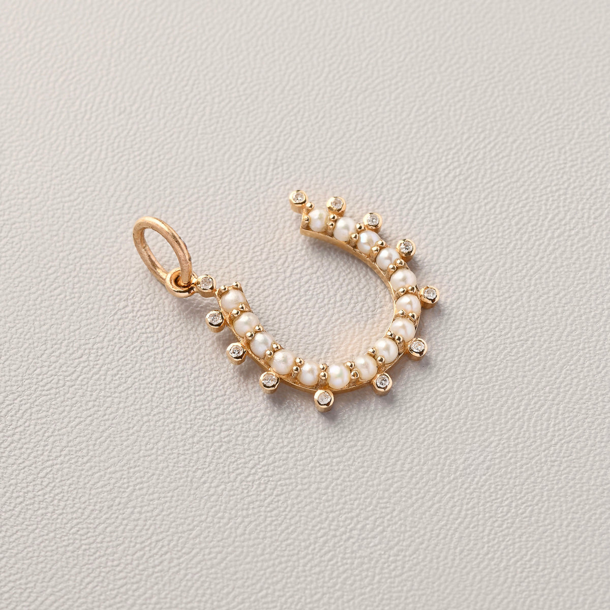 Pearl and Diamond Horse Shoe