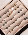 Stud cuadro pave cuentas alrededor